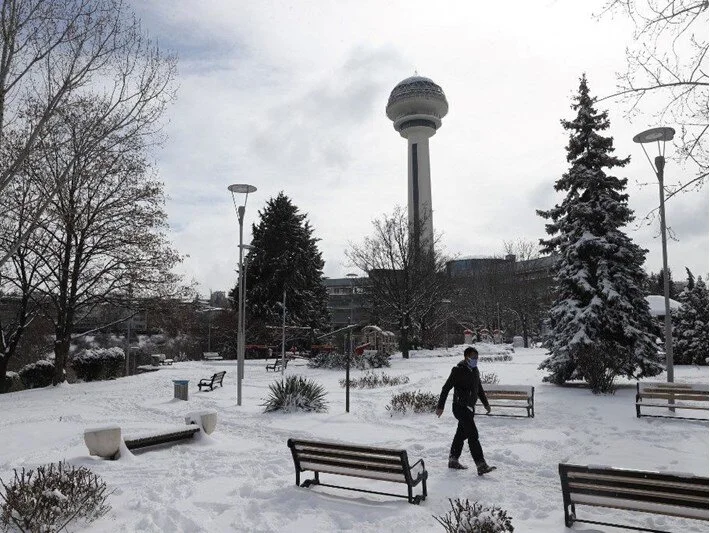 Güclü qar yağması səbəbindən məktəblərdə tətil elan edilib