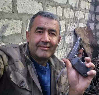 Azərbaycanlı jurnalist Xankəndidə silah-sursat aşkar etdi, polisə təhvil verdi - FOTO-VİDEO