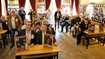 "Hababam Sınıfı"nın 50 yaşı münasibətilə sağ qalan aktyorlar eyni sinifə yenidən toplaşdı