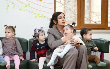 Mehriban Əliyeva qızı ilə körpələr evində - FOTOLAR