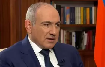 Paşinyan Türkiyə və Azərbaycan bayraqlarının yandırılmasını pisləyib