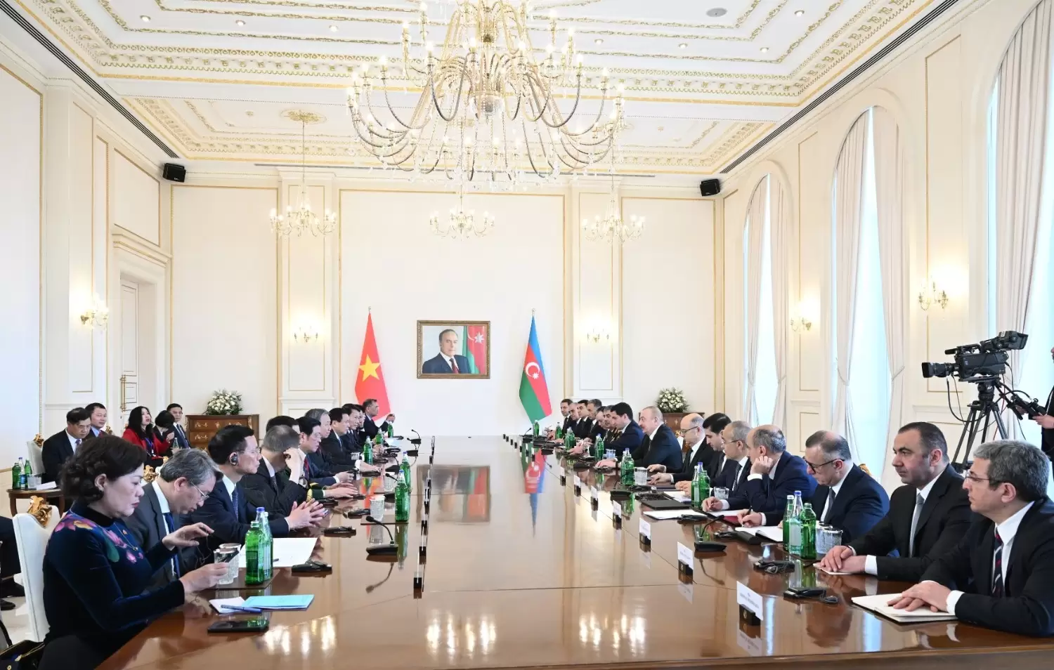 Prezident İlham Əliyevin Vyetnam Kommunist Partiyasının Mərkəzi Komitəsinin Baş katibi ilə geniş tərkibdə görüşü keçirilib