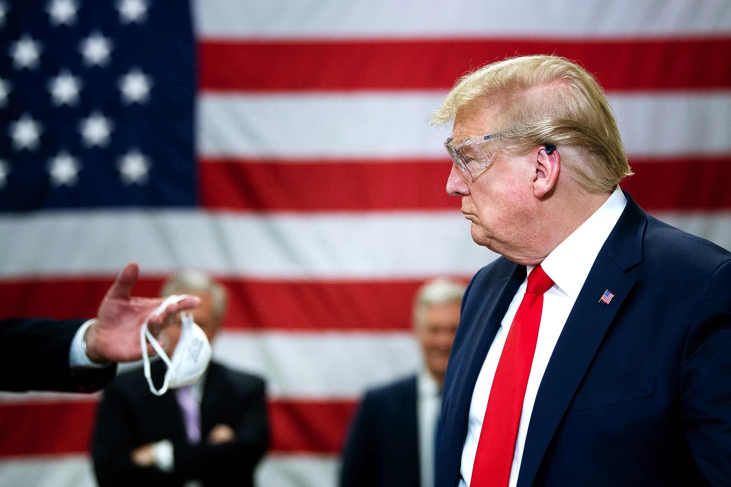 Tramp COVID-lə bağlı qərar verdi - Tədqiqatların maliyyələşdirilməsi dayandırıldı