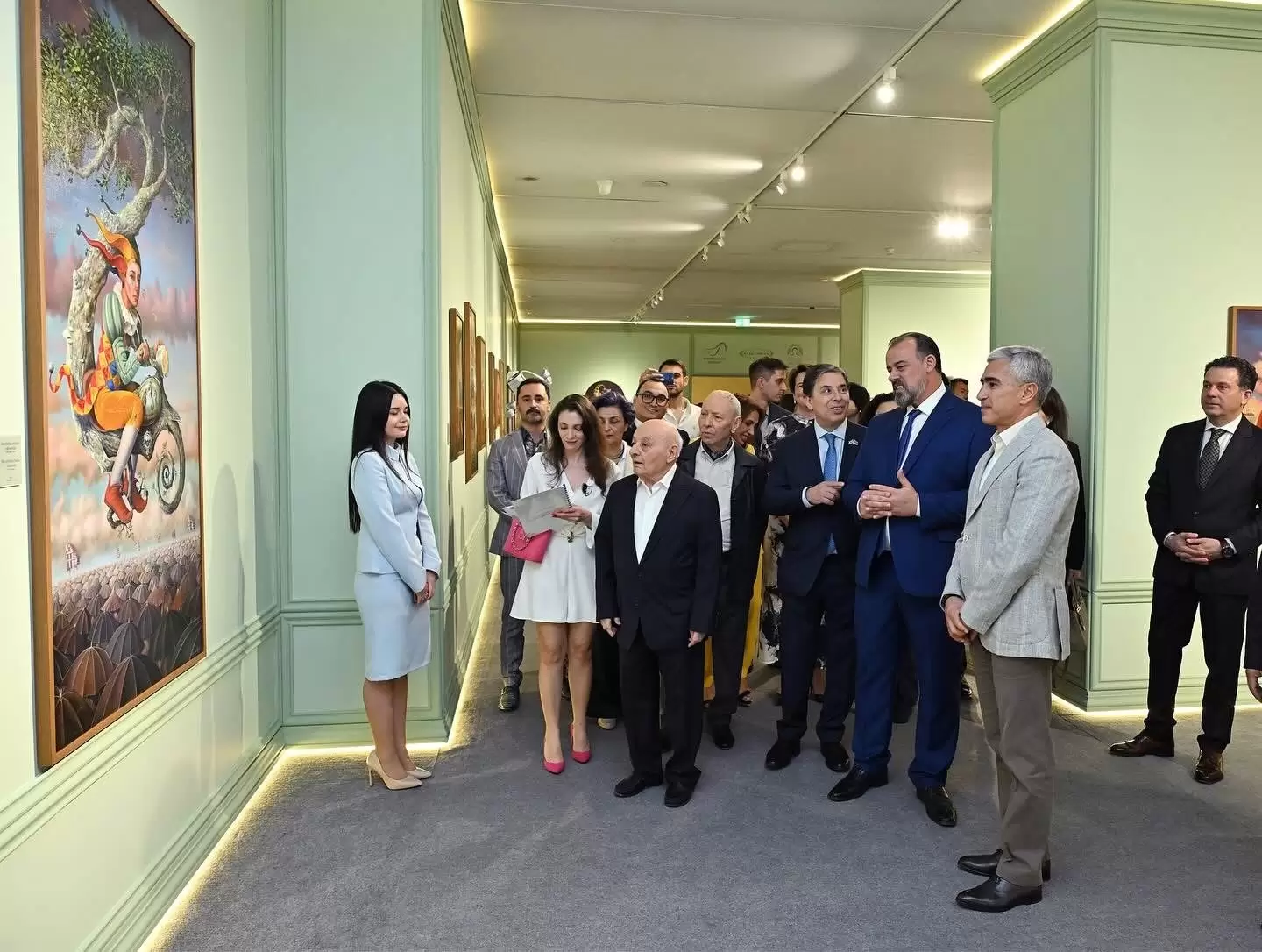 Heydər Əliyev Mərkəzində braziliyalı rəssam Luiz de Souzanın sərgisinin açılışı olub