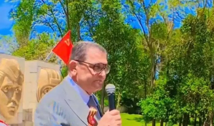 SSRİ bayrağı qaldıran şəxs vəzəifəsindən azad edilib