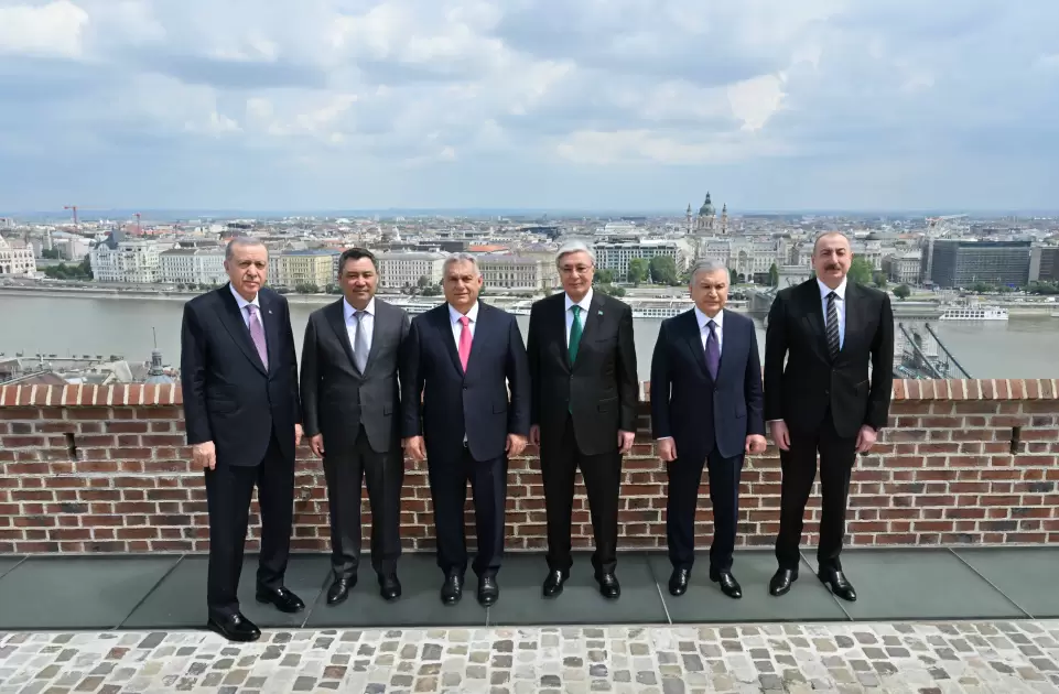 Budapeştdə Türk Dövlətləri Təşkilatının dövlət və hökumət başçılarının şərəfinə rəsmi lanç verilib