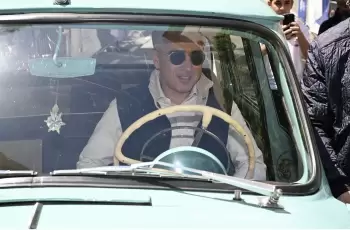 Klassik avtomobillər yenə Bakı küçələrini bəzəyib - FOTOLAR