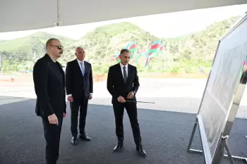 Prezident İlham Əliyev Laçın kanat yolunun təməlini qoyub