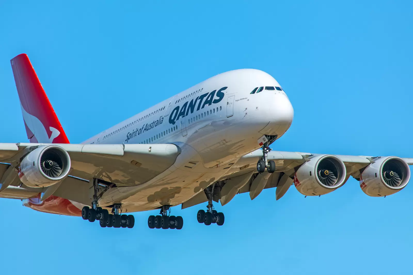 Avstraliya aviaşikrətinə məxsus təyyarə Bakıda məcburi eniş edib